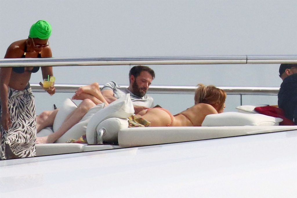 Jennifer Lopez Shows Her Bikini Booty in a Staged Paparazzi Photoshoot gallery, pic 52