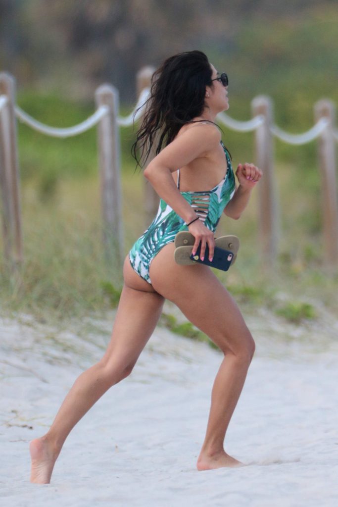 Slim Babe Diane Guerrero Shows Her Sexy Latina Butt and Long Legs gallery, pic 10