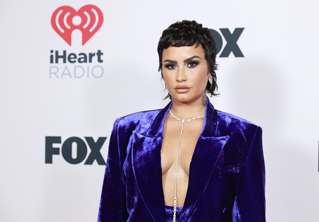 Brunette Celebrity Demi Lovato Shows That Cleavage in a Weird Purple Outfit gallery, pic 14