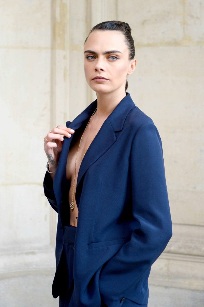 Good-Looking Cara Delevingne Shows Her Nipple in a Daring Outfit gallery, pic 4