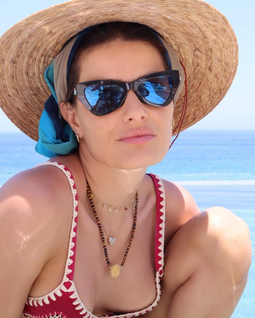 Bikini and Sexy Pictures of Isabeli Fontana – Hot Gal Shows Off in Hot Ways gallery, pic 108