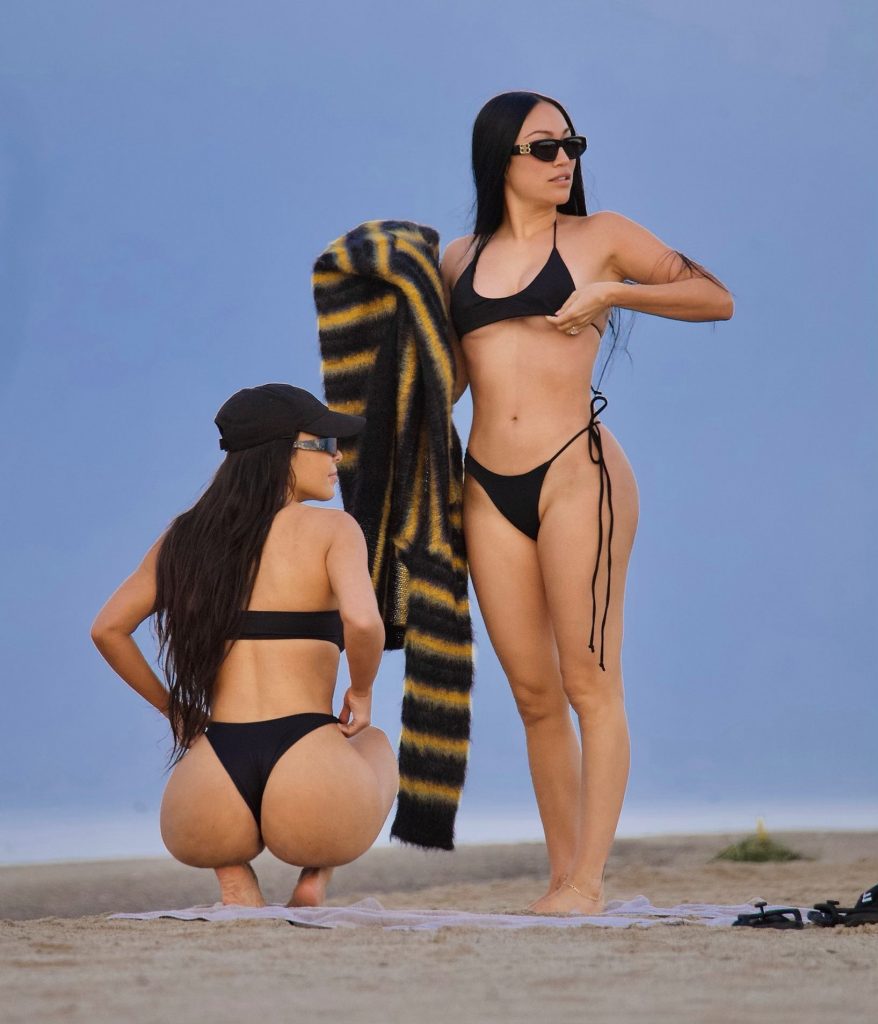 Curvaceous Kim Kardashian Showing Her Oversized Ass in a Skimpy Bikini gallery, pic 24