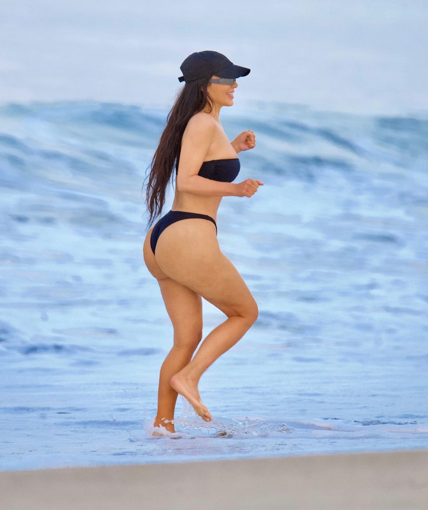 Curvaceous Kim Kardashian Showing Her Oversized Ass in a Skimpy Bikini gallery, pic 26