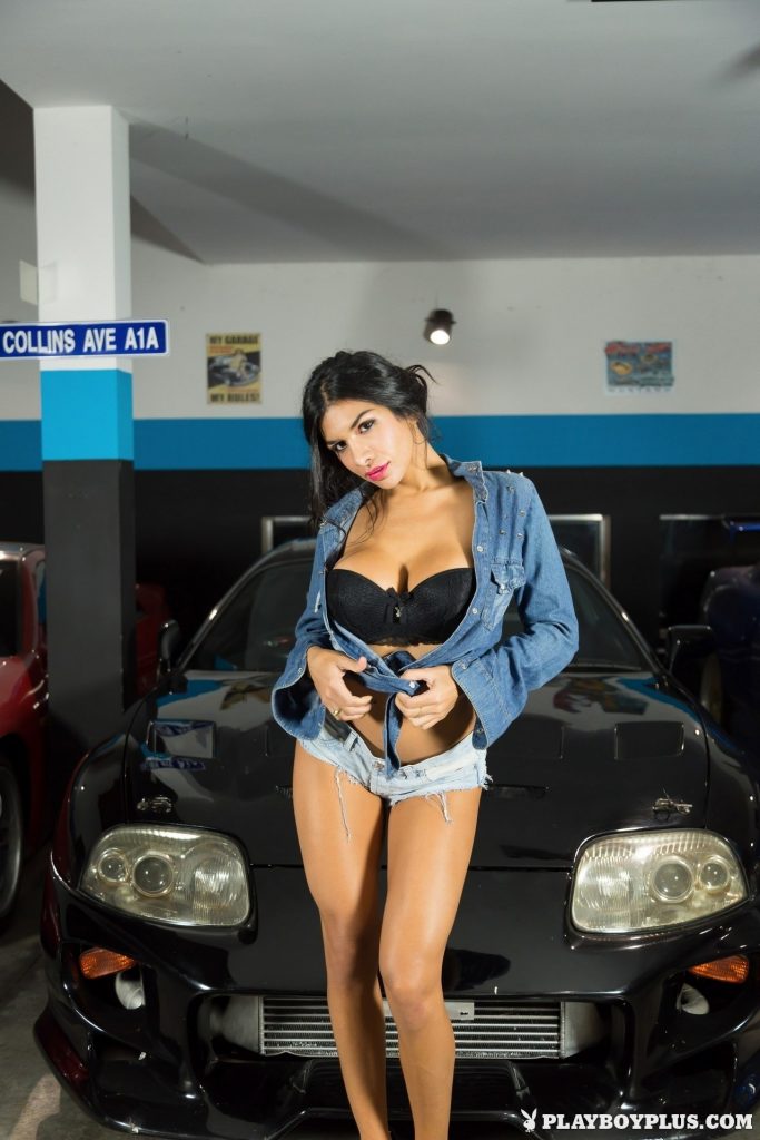 Latina Hottie Naara Da Silva Ferreyra Shows Her Big Tits in a Parking Lot gallery, pic 46