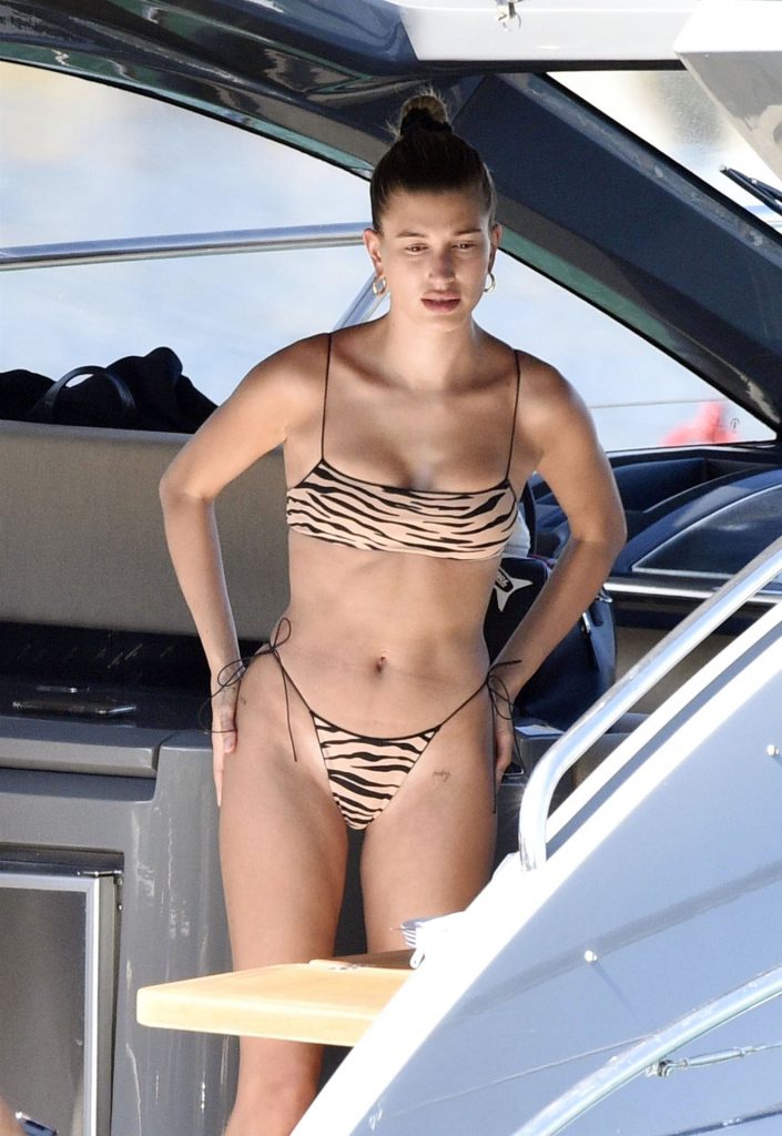 Tight-Bodied Hailey Bieber Showing Her Awesome Ass and More gallery, pic 14