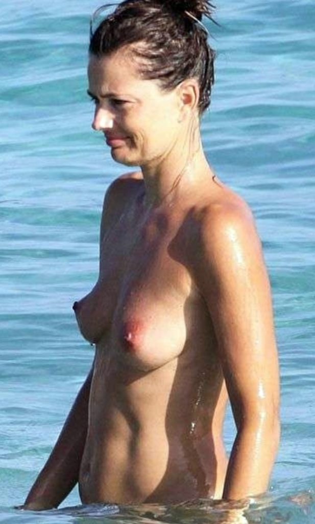 Fully Topless Paulina Porizkova Showing Her Wet Breasts While Hanging Out gallery, pic 6