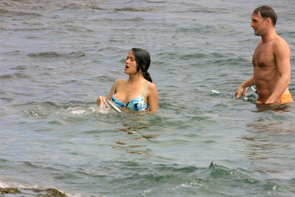 Aging Actress Salma Hayek Showing Her Tight Butt and Big Tits in a Bikini gallery, pic 30