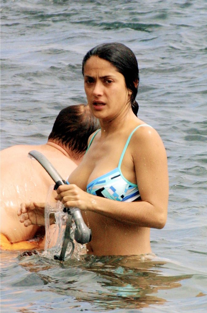Aging Actress Salma Hayek Showing Her Tight Butt and Big Tits in a Bikini gallery, pic 12