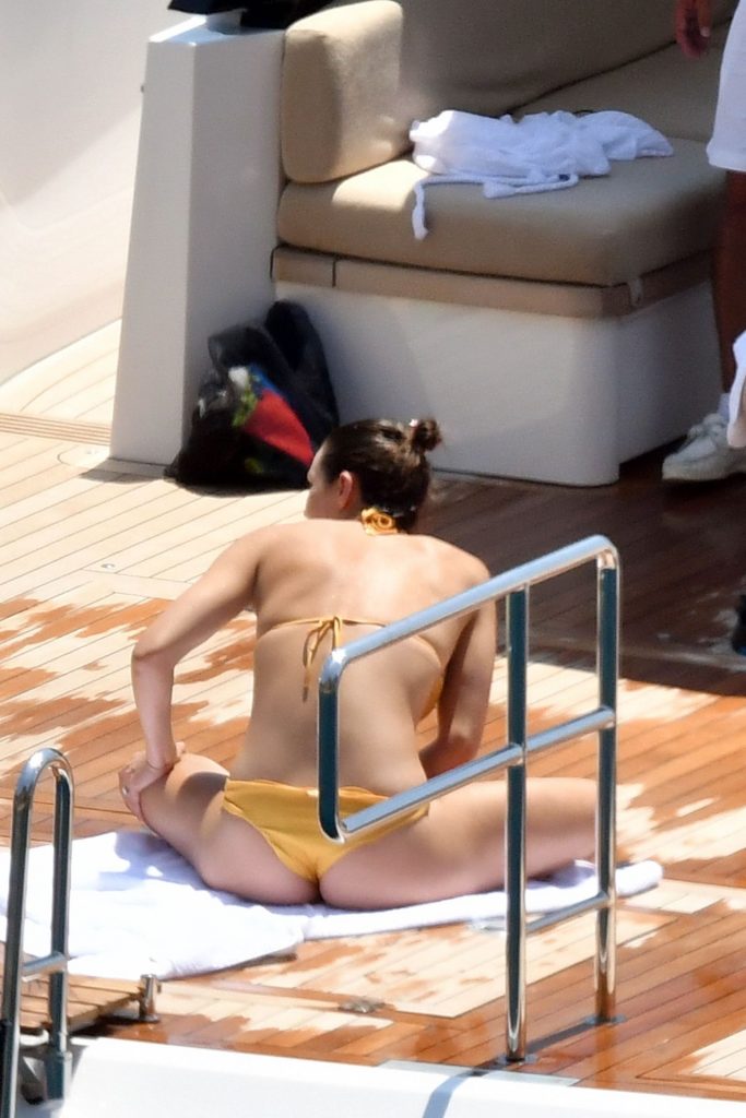 Katharine McPhee Proudly Displaying Her Ridiculously Hot Body on a Yacht gallery, pic 22