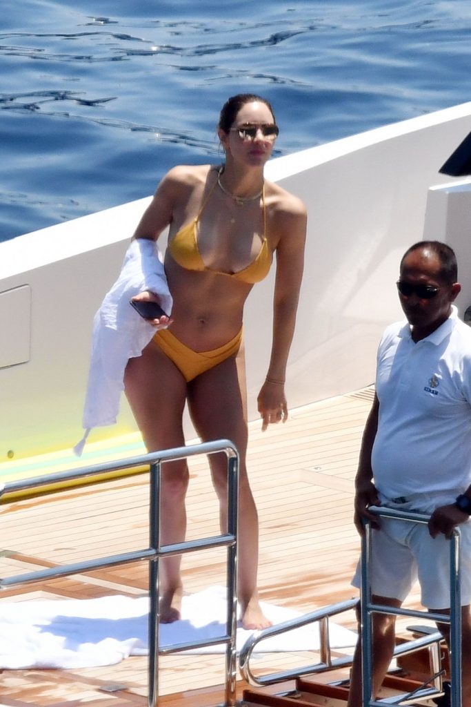 Katharine McPhee Proudly Displaying Her Ridiculously Hot Body on a Yacht gallery, pic 34