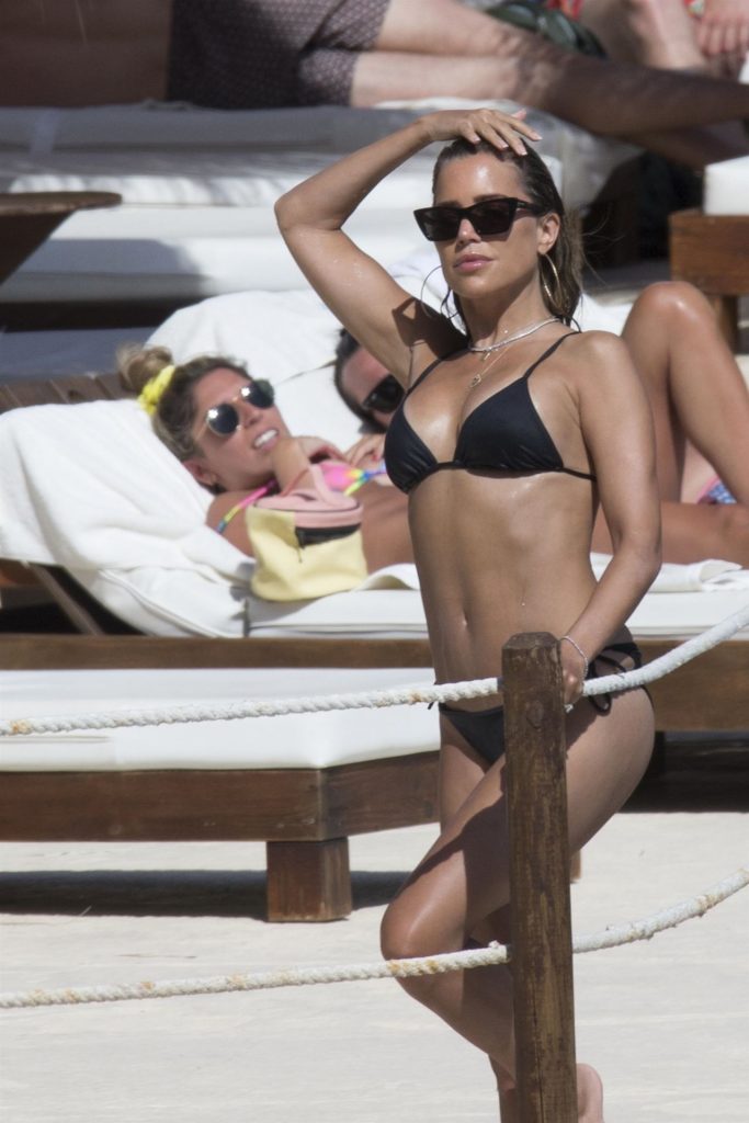 Bikini-Wearing Sylvie Van Der Vaart Demonstrates Her Ass in a Black Swimsuit gallery, pic 2