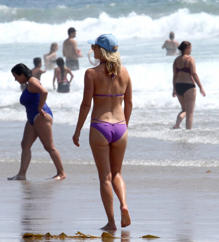 Stunning Blonde Lady Ali Larter Shows Her Fit Physique on a Crowded Beach gallery, pic 20