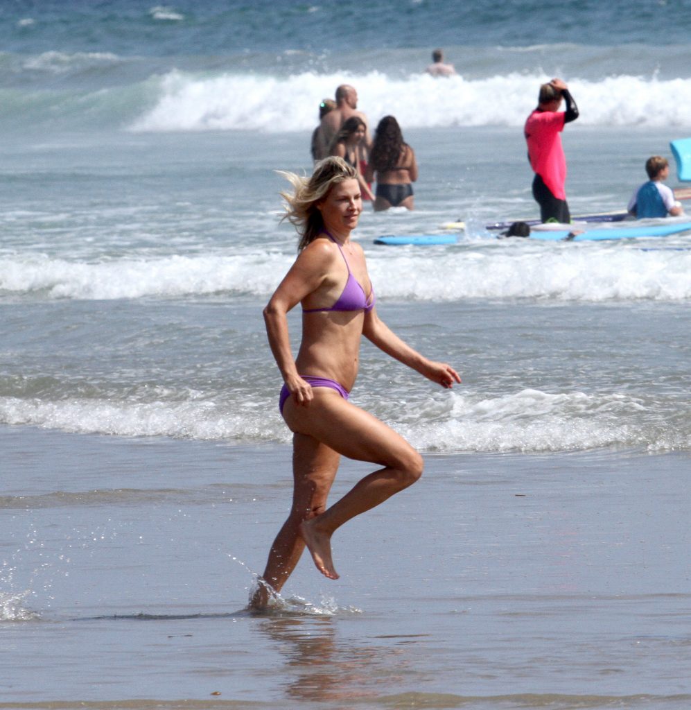 Stunning Blonde Lady Ali Larter Shows Her Fit Physique on a Crowded Beach gallery, pic 30