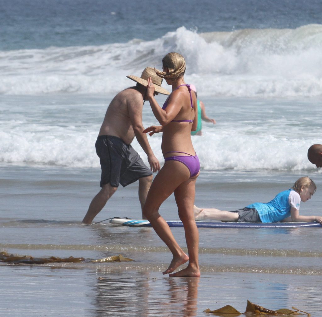 Stunning Blonde Lady Ali Larter Shows Her Fit Physique on a Crowded Beach gallery, pic 16