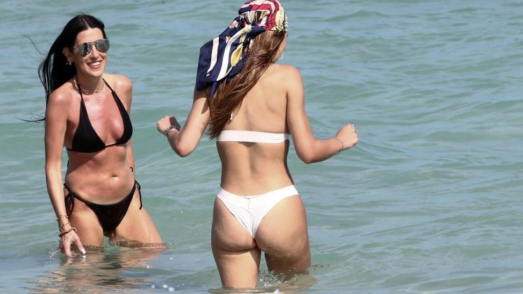 Bikini-Wearing Amelia Gray Hamlin Shows Her Tight Booty and More