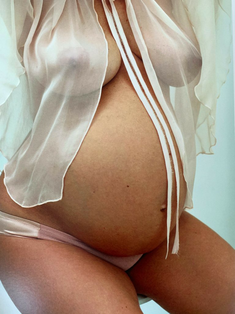 Very Pregnant Chloë Sevigny Strips Fully Naked for a Daring Photoshoot gallery, pic 6