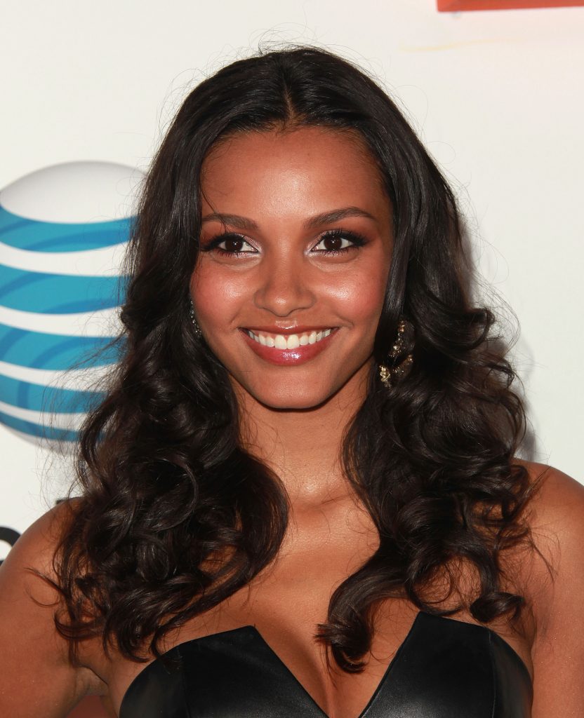 Wickedly Sexy Jessica Lucas Is Proud to Show Her Ample Cleavage in HQ gallery, pic 18