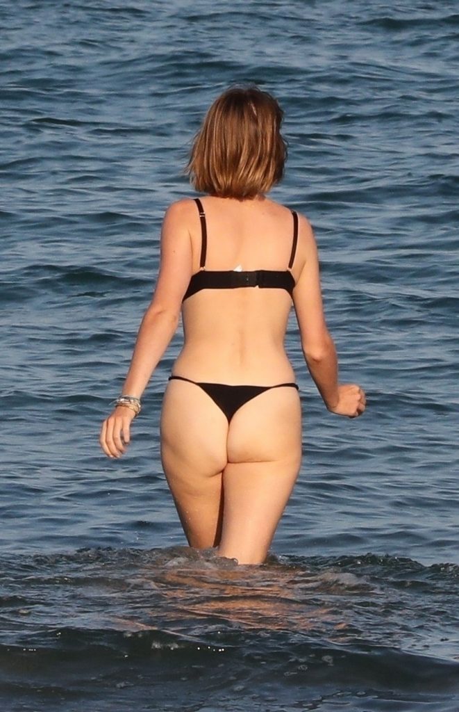 Black Bikini Beauty Maya Hawke Displaying Her Awesome Physique in HQ gallery, pic 2