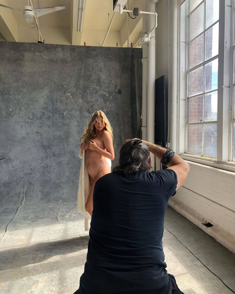 Pregnant Elsa Hosk Goes Topless and Strips Fully Naked in a BTS-Style Gallery, pic 2