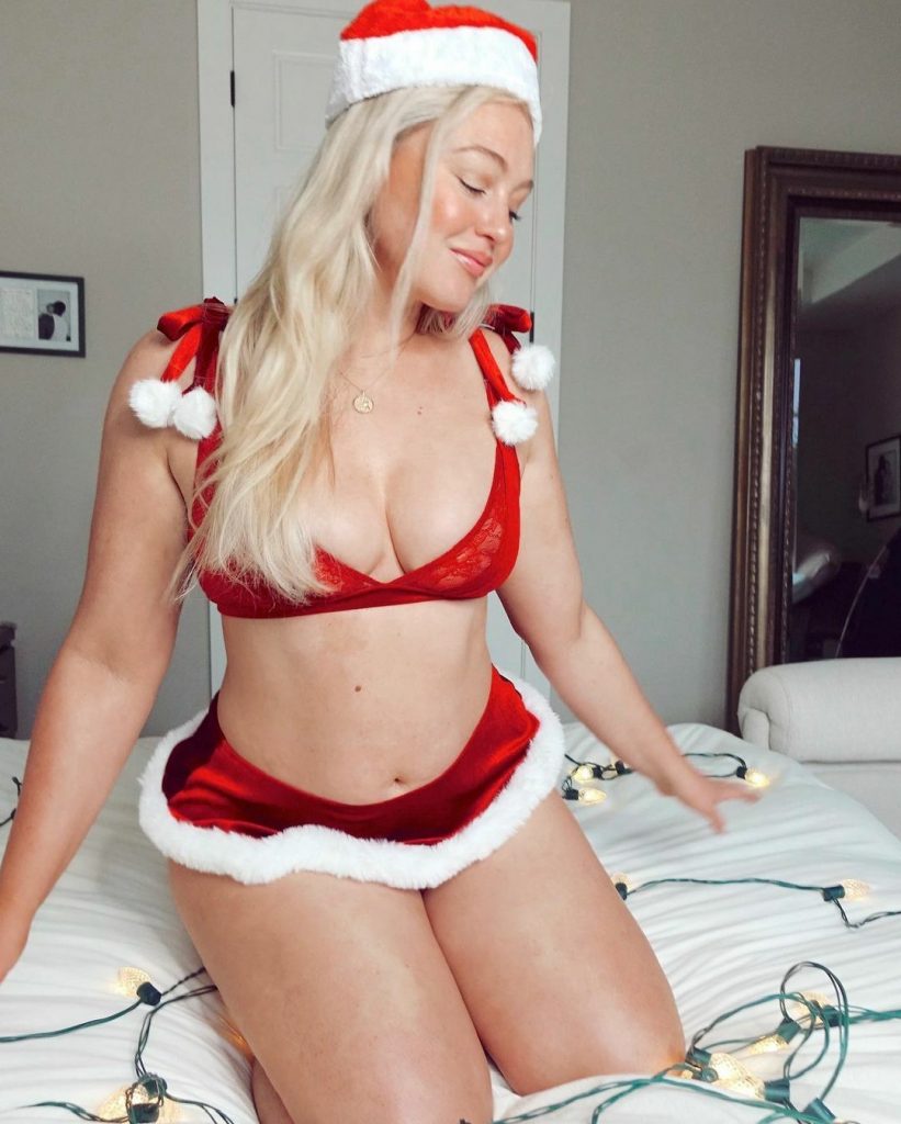 Thick-Assed Blondie Iskra Lawrence Playing with Christmas Lights and Then Some gallery, pic 4