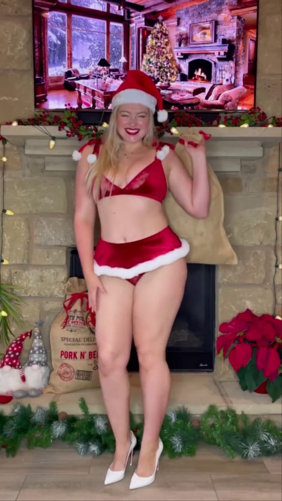 Thick-Assed Blondie Iskra Lawrence Playing with Christmas Lights and Then Some gallery, pic 14