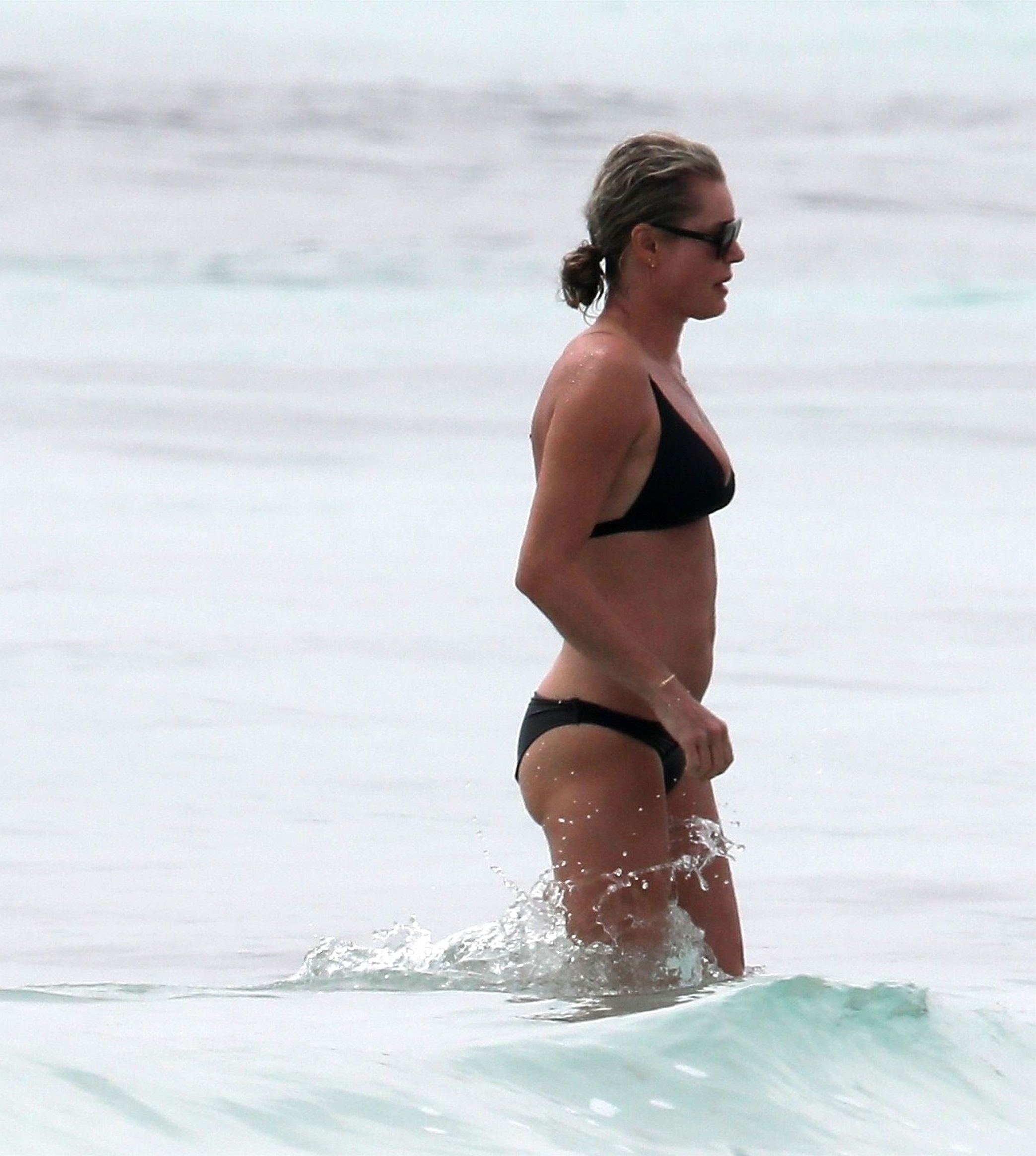 Bikini-Wearing Stunner Rebecca Romijn Displaying Her Hot-Ass Body in UHQ.
