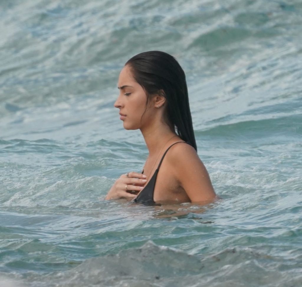 Lean Brunette Cameron Rorrison Flashes Her Tight Ass on a Beach in Florida gallery, pic 20