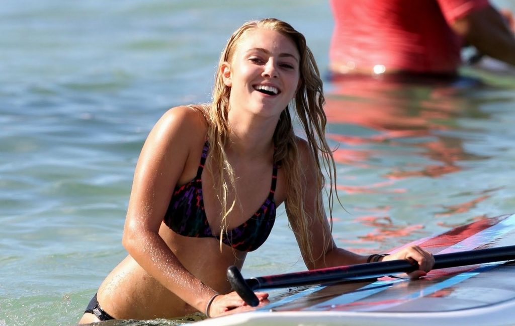 Tight-Bodied Blonde AnnaSophia Robb Enjoys Paddling and Strutting Her Stuff gallery, pic 14
