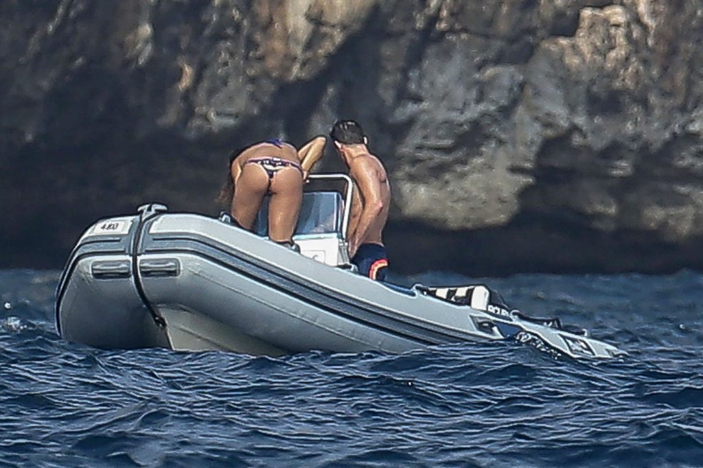 Wild Girl Elisabetta Canalis Goes Topless to Attract Your Immediate Attention gallery, pic 10