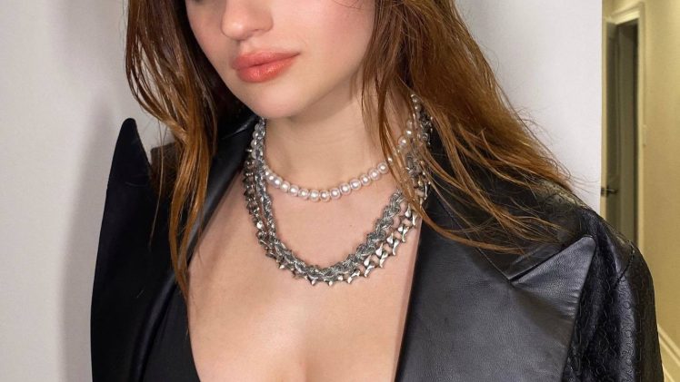 Shameless Young Actress Joey King Bares Her Midriff and Shows Her Boobs Too