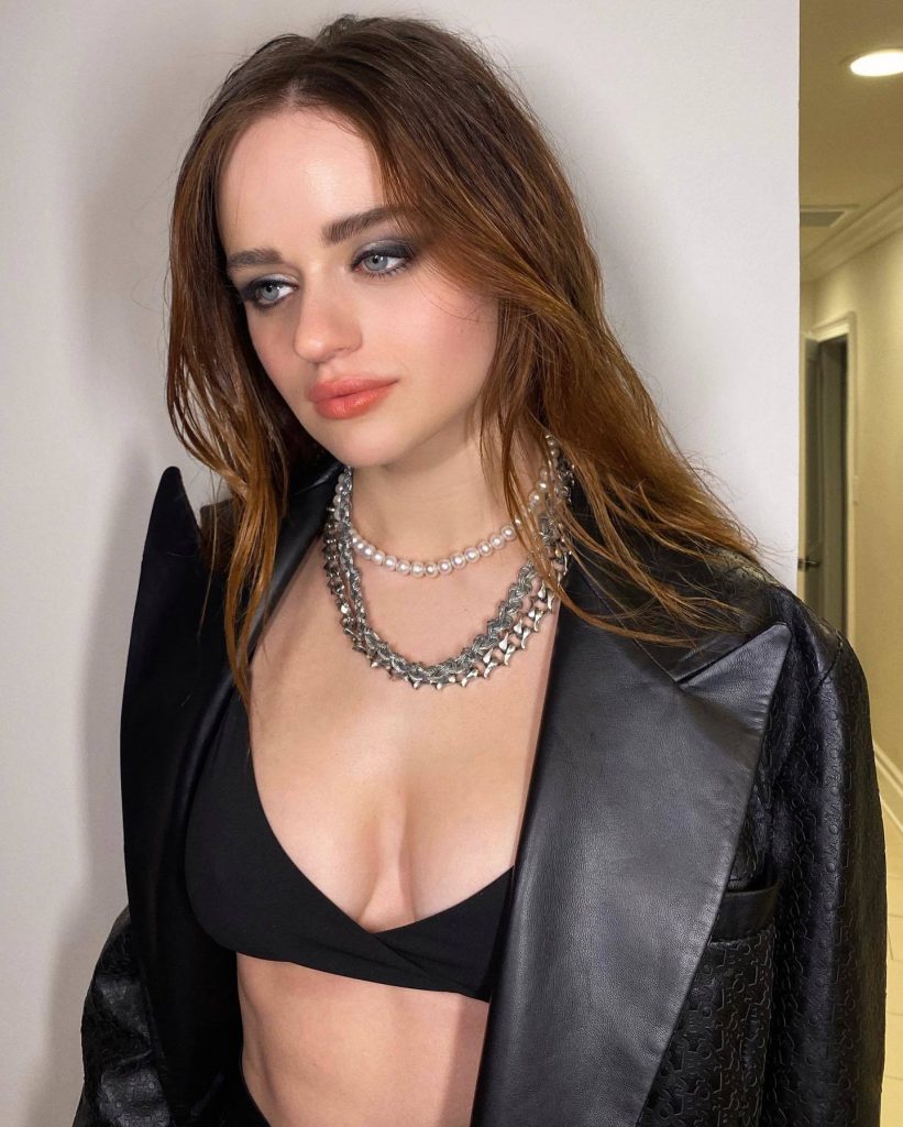 Shameless Young Actress Joey King Bares Her Midriff and Shows Her Boobs Too gallery, pic 4