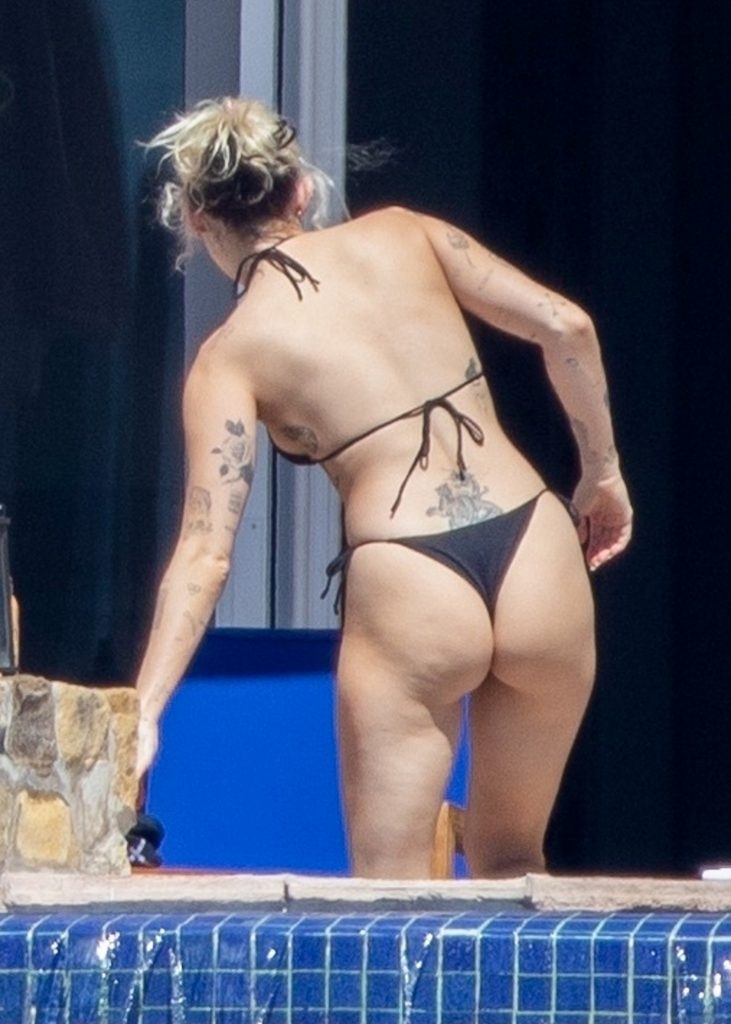 Bikini-Wearing Miley Cyrus Showing Her Tight Body While Catching Some Rays gallery, pic 12