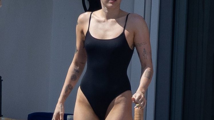 Fabulous Miley Cyrus Shows Her Thin Legs and Sexy Booty for the Camera
