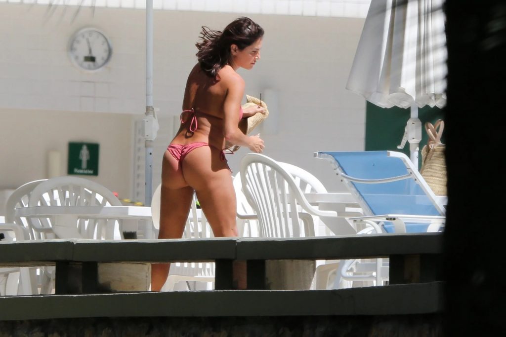 Elegant Brunette Lady Deborah Secco Looks Wonderful in Her Tiny Swimsuit gallery, pic 22