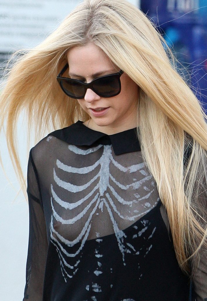 Pop Punk Princess Avril Lavigne Accidentally Exposing Her Nipple in a See-Through Outfit gallery, pic 16