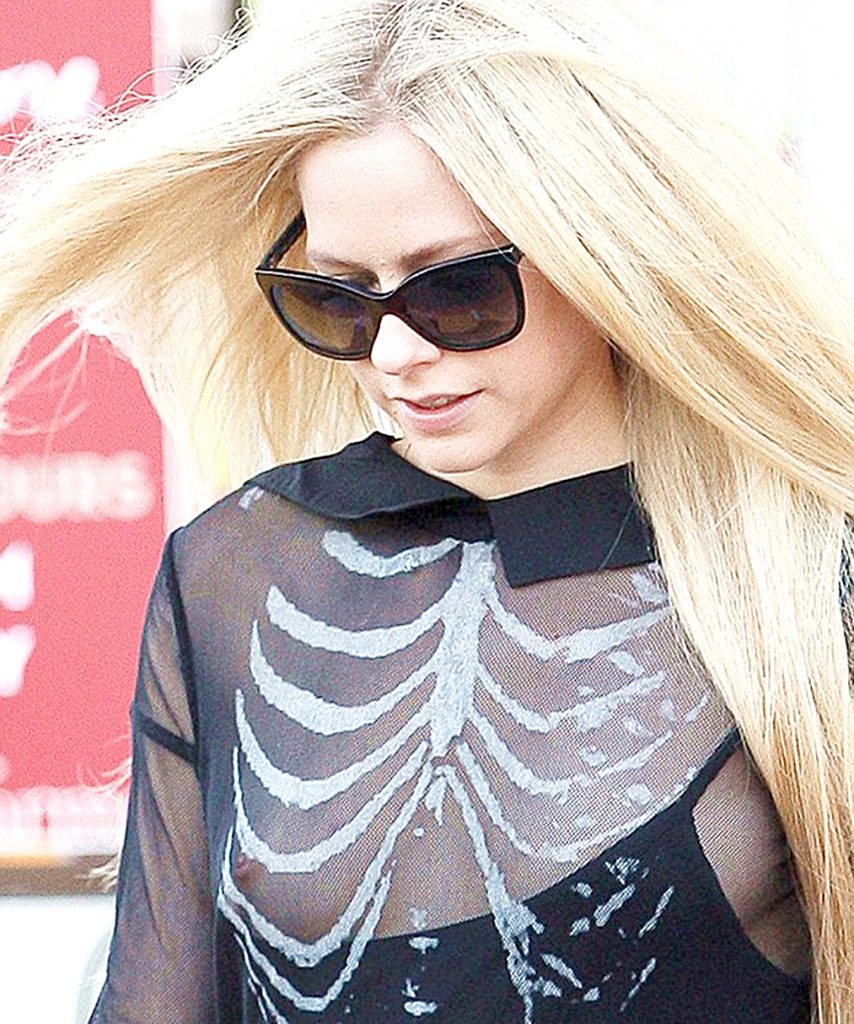 Pop Punk Princess Avril Lavigne Accidentally Exposing Her Nipple in a See-Through Outfit gallery, pic 18