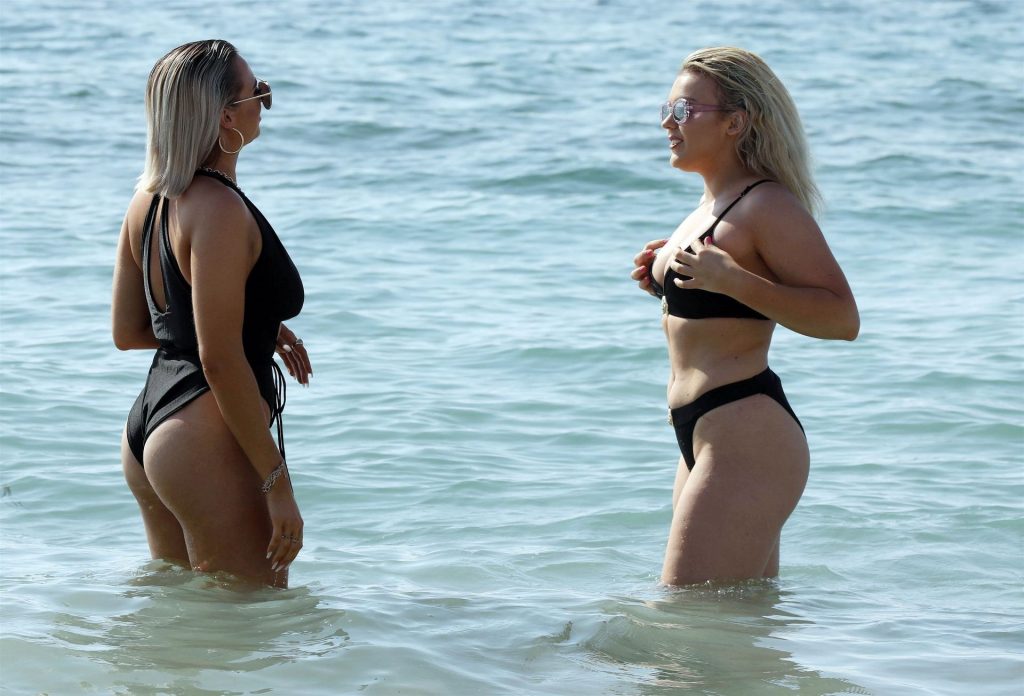 Pale Tallia Storm Flaunting Her Perfectly-Shaped Backside in a Bikini Gallery, pic 20