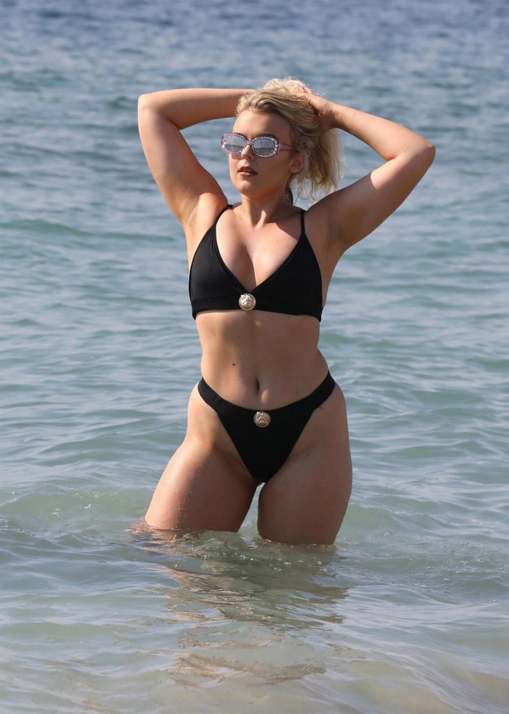 Pale Tallia Storm Flaunting Her Perfectly-Shaped Backside in a Bikini Gallery, pic 14