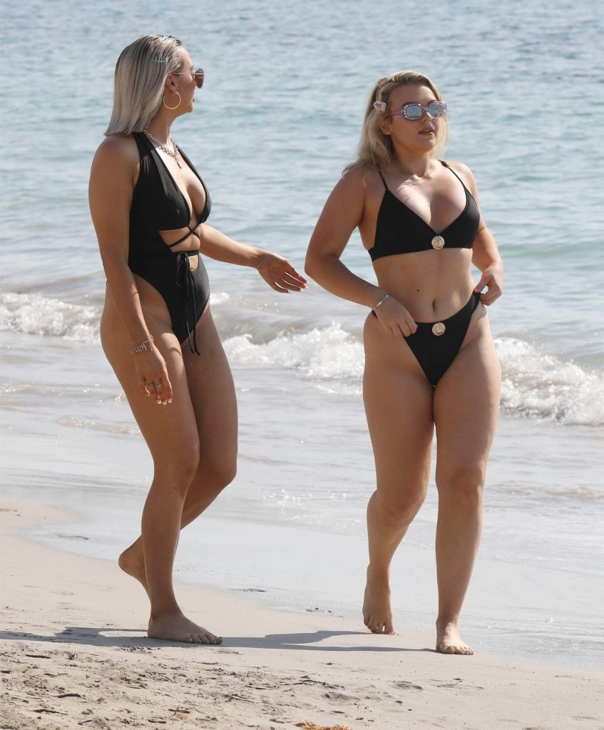 Pale Tallia Storm Flaunting Her Perfectly-Shaped Backside in a Bikini Gallery, pic 18