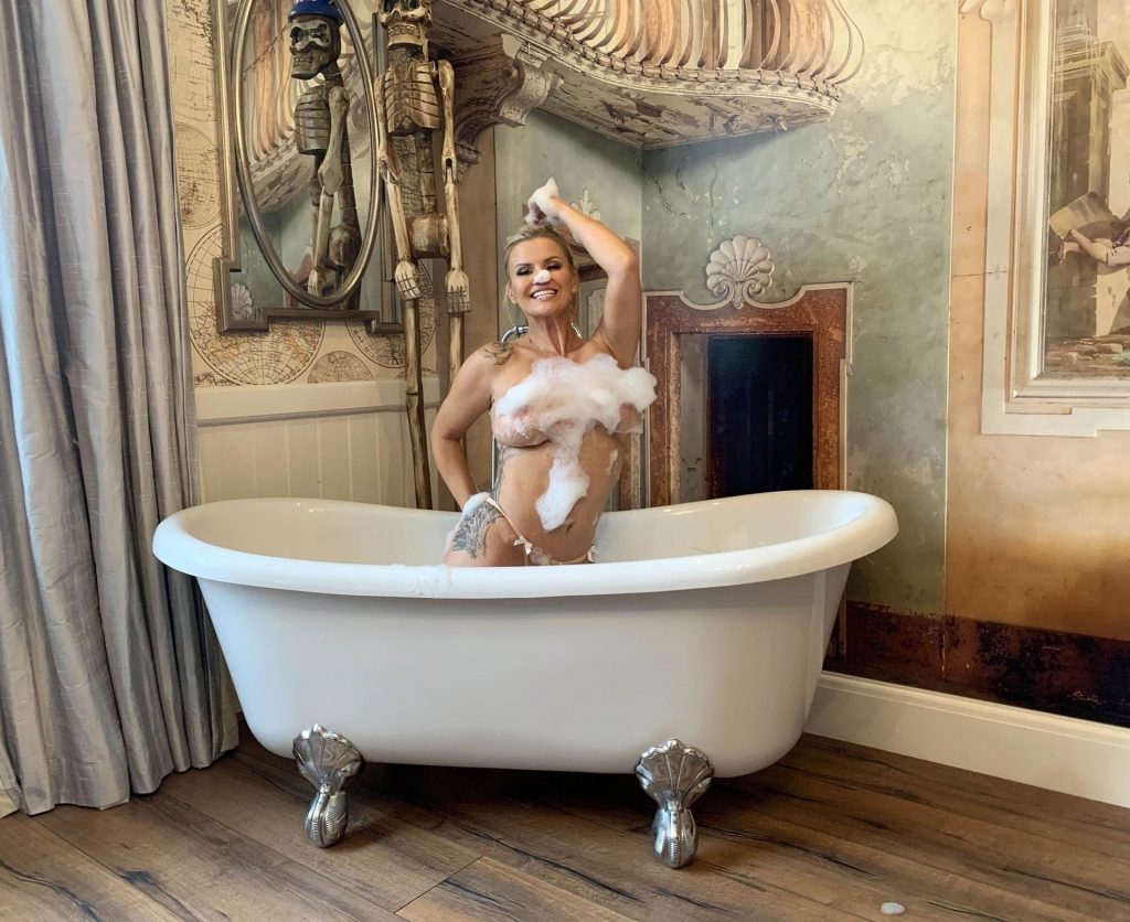Wet Pussy Blonde Kerry Katona Showing Her Body in a Bathtub Just to Tease You gallery, pic 14