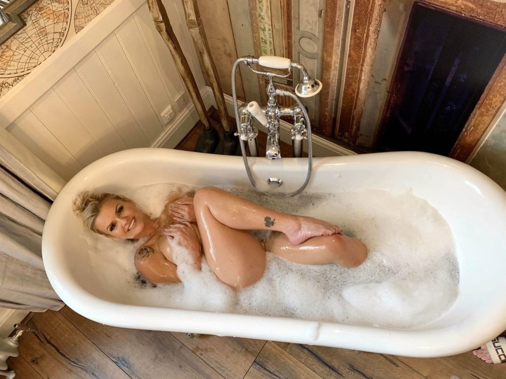 Wet Pussy Blonde Kerry Katona Showing Her Body in a Bathtub Just to Tease You gallery, pic 16