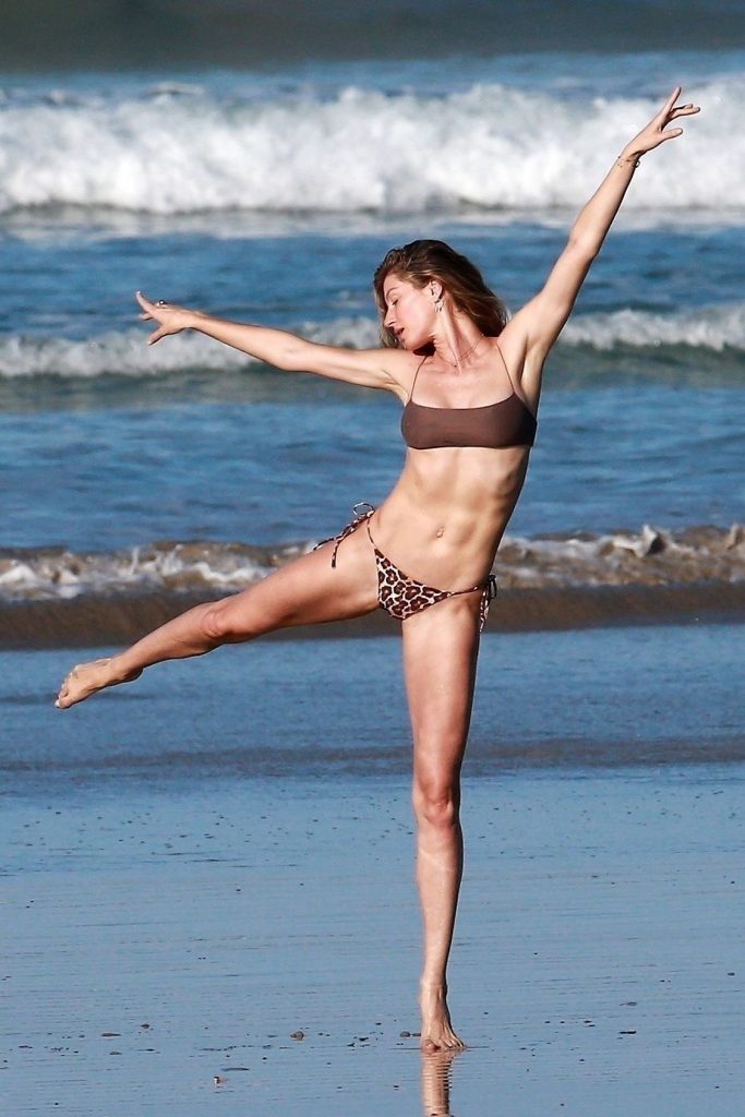 Free-Spirited Hottie Gisele Bundchen Prancing Around in Really Skimpy Swimwear gallery, pic 2