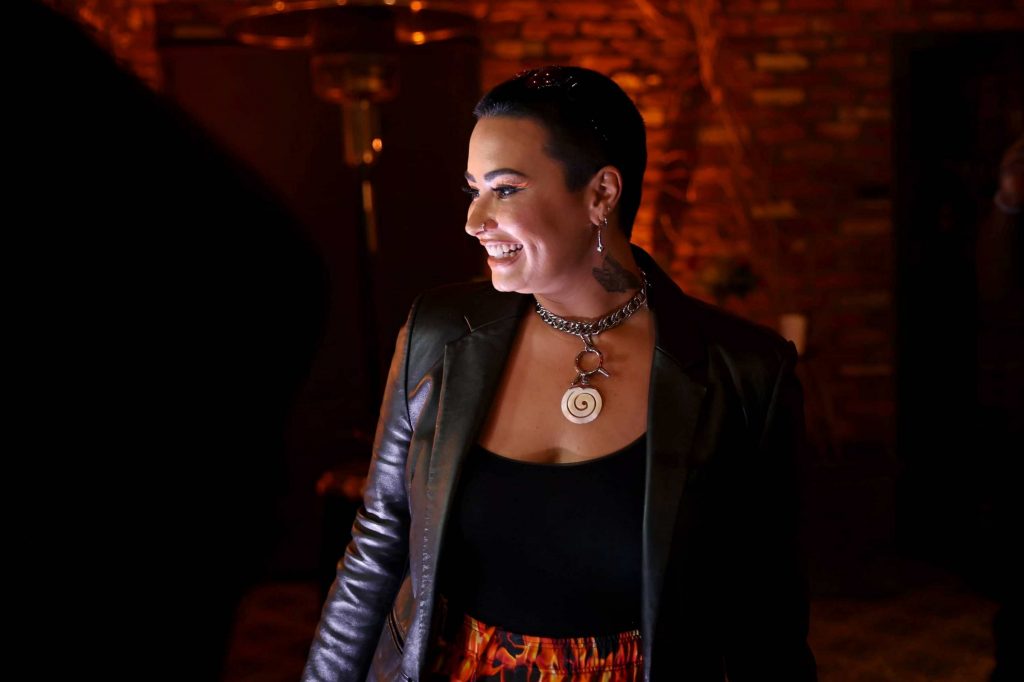 Short-Haired Demi Lovato Displaying Her Ample Cleavage at a Random Event gallery, pic 18