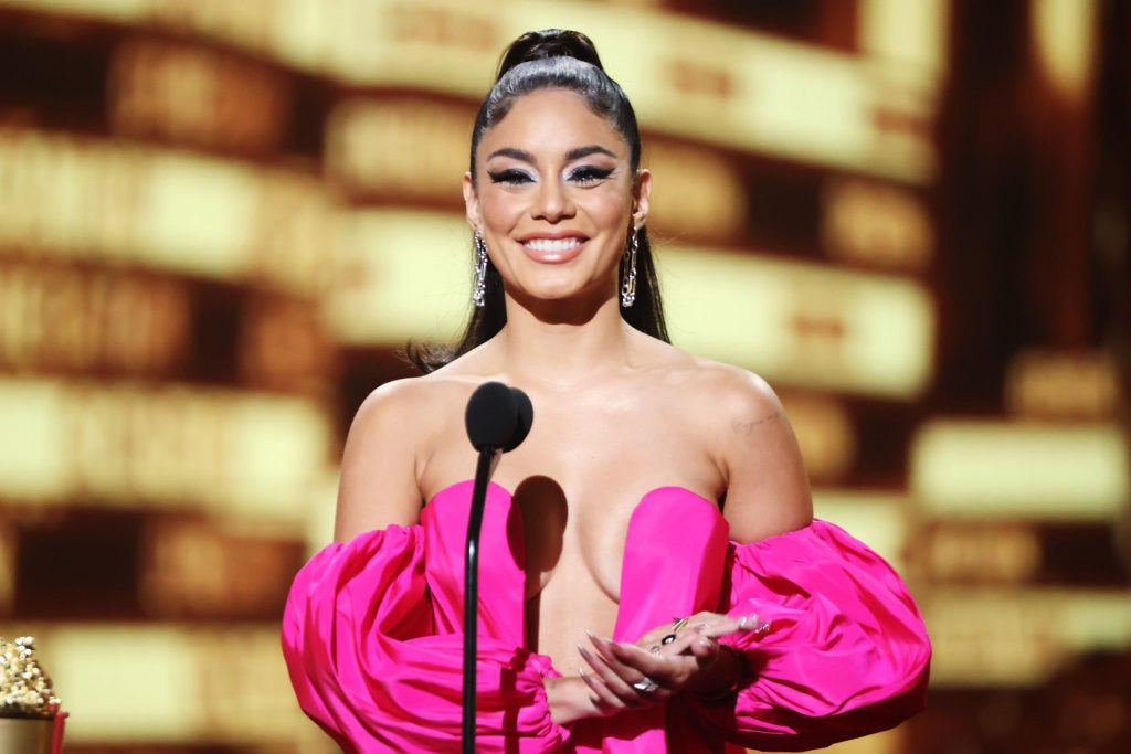 Vanessa Hudgens Exposes Her Breathtaking Cleavage in a Hot Pink Dress gallery, pic 8