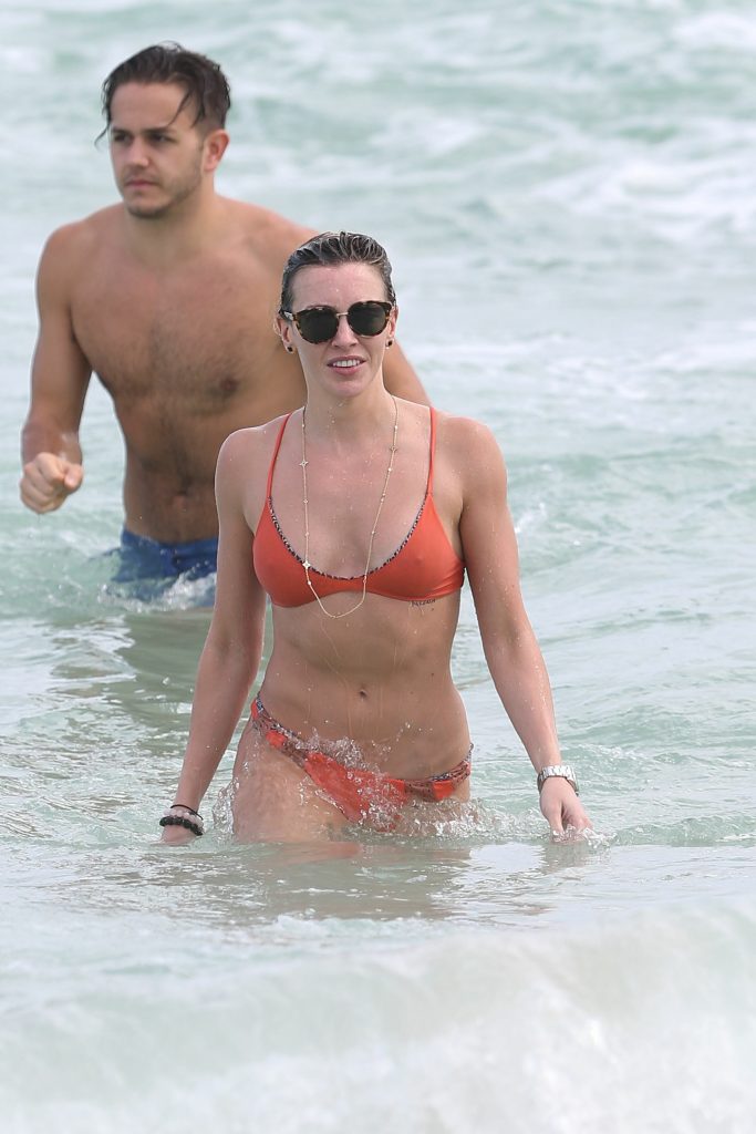 Skinny Actress Katie Cassidy Looks Incredible in a Tiny Swimsuit gallery, pic 34