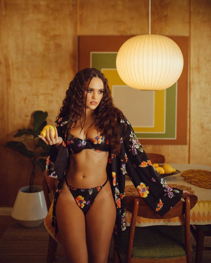 Lingerie-Clad Stunner Madison Pettis Showing Her Round Booty and Sexy Legs gallery, pic 8