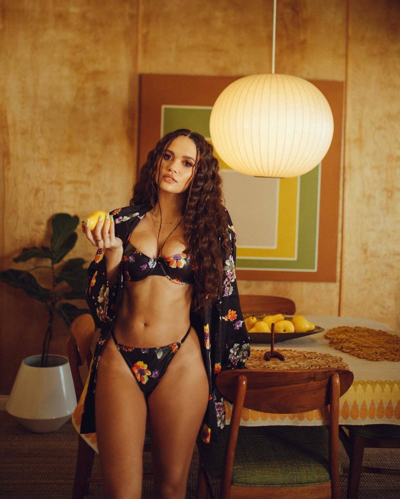 Lingerie-Clad Stunner Madison Pettis Showing Her Round Booty and Sexy Legs gallery, pic 14