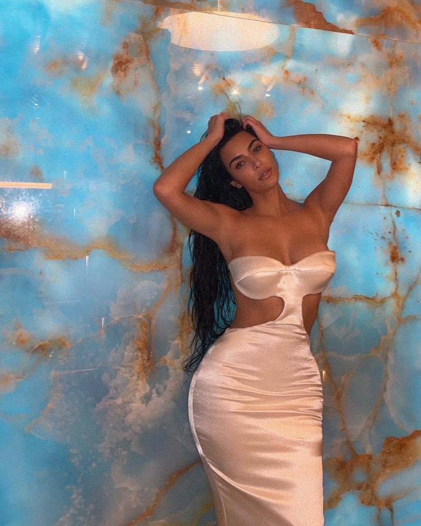 Pretentious Reality TV Diva Kim Kardashian Striking Sexy Poses in Lingerie gallery, pic 12