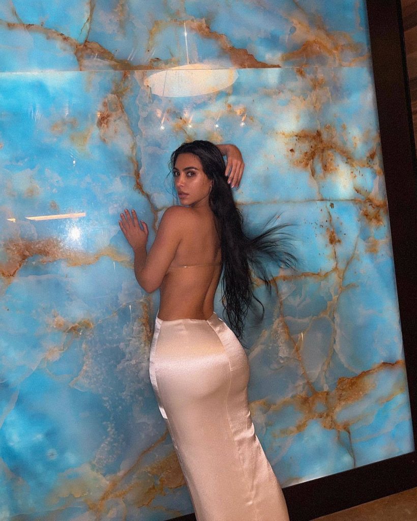 Pretentious Reality TV Diva Kim Kardashian Striking Sexy Poses in Lingerie gallery, pic 14
