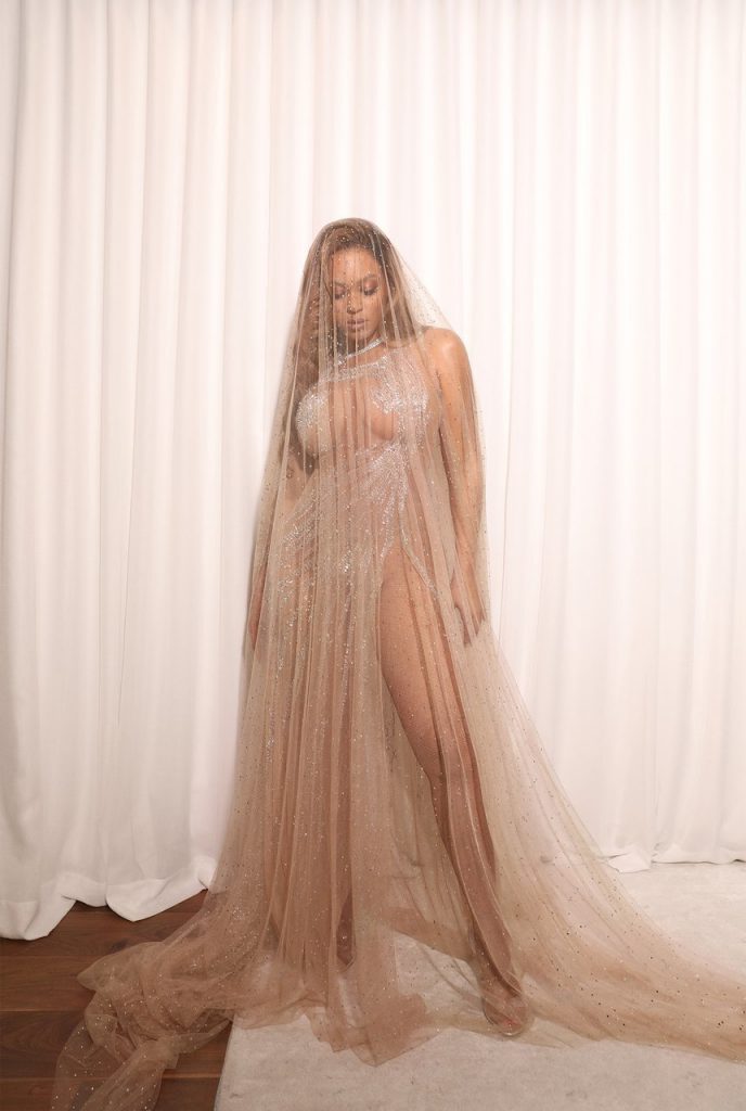 Superb Pop Diva Beyonce Showing Her Amazing Curves in a See-Through Outfit gallery, pic 8